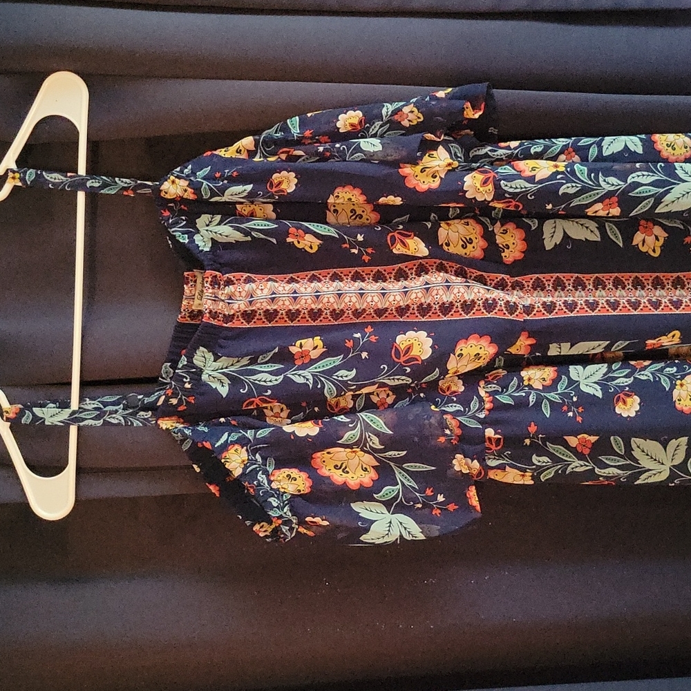 Flutter sleeve dress